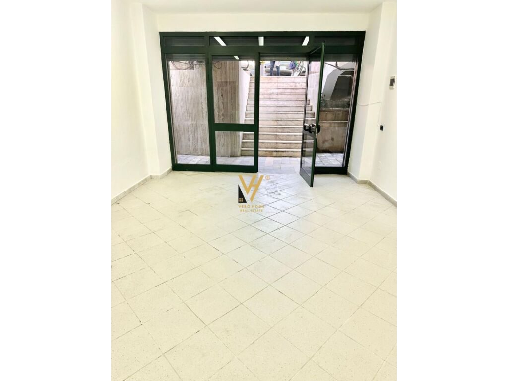 Jepet dyqan me qera te Rruga e Bogdaneve 35 m2 3