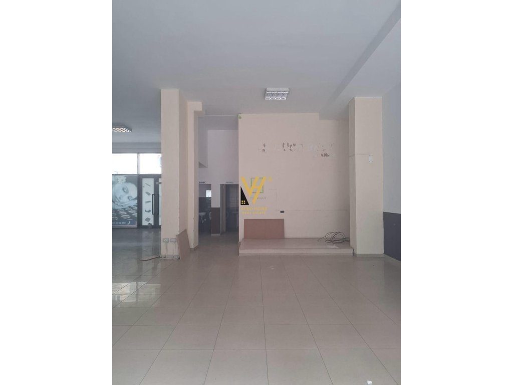 JEPET DYQAN 150 M2 ME QERA TE RRUGA E DIBRES 1.000 EURO