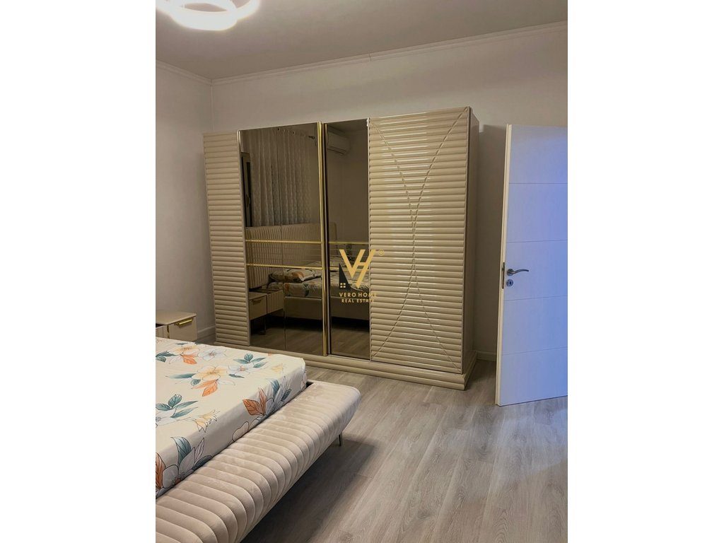 SHITET SHTEPI PRIVATE 1-KATESHE TE BULEVARDI I RI 465.000 EURO 2
