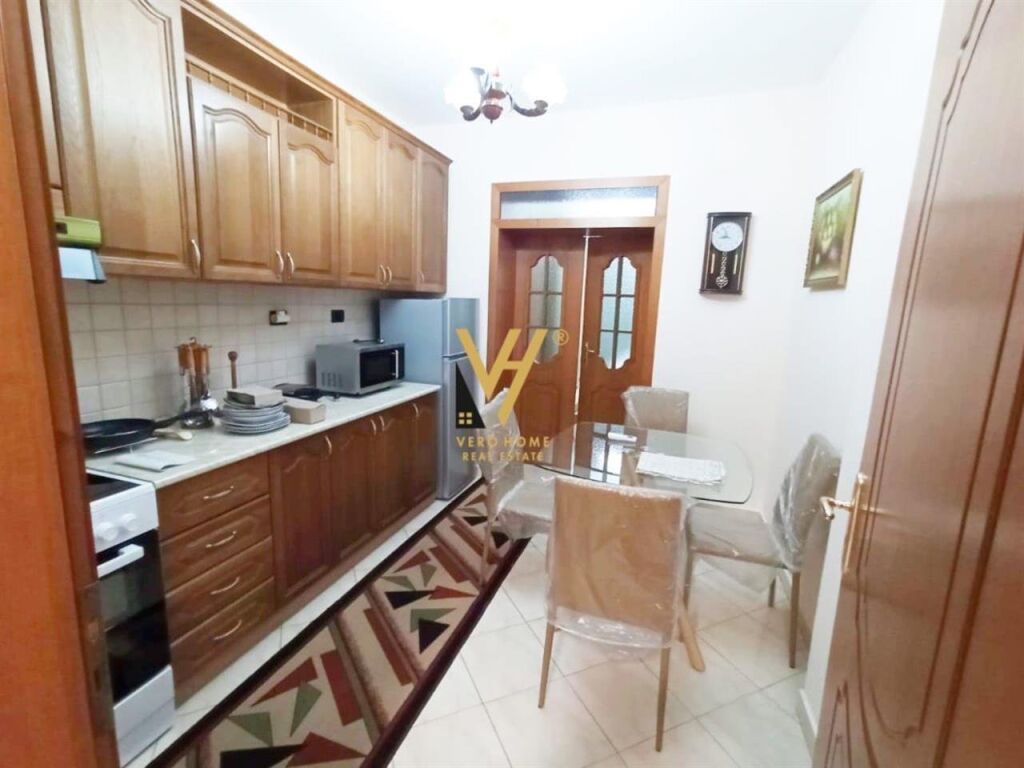 Jepet Apartament 2+1+ballkon me qera te Sheshi Willson 90 m2 2