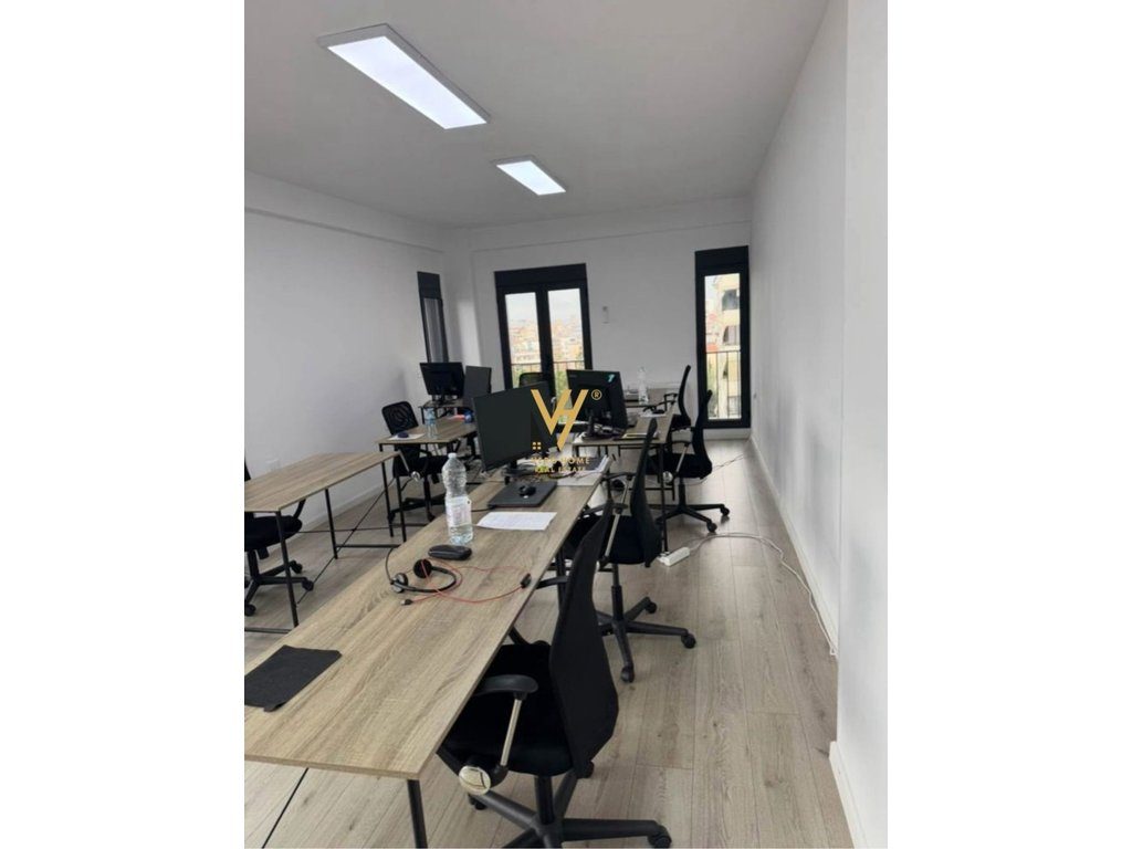 JEPET ZYRE 107 M2 ME QIRA TE RRUGA E ELBASANIT 900 EURO