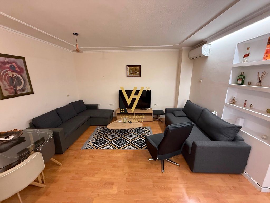 JEPET APARTAMENT 2+1 ME QERA NE ISH-BLLOK 70.000 LEKE