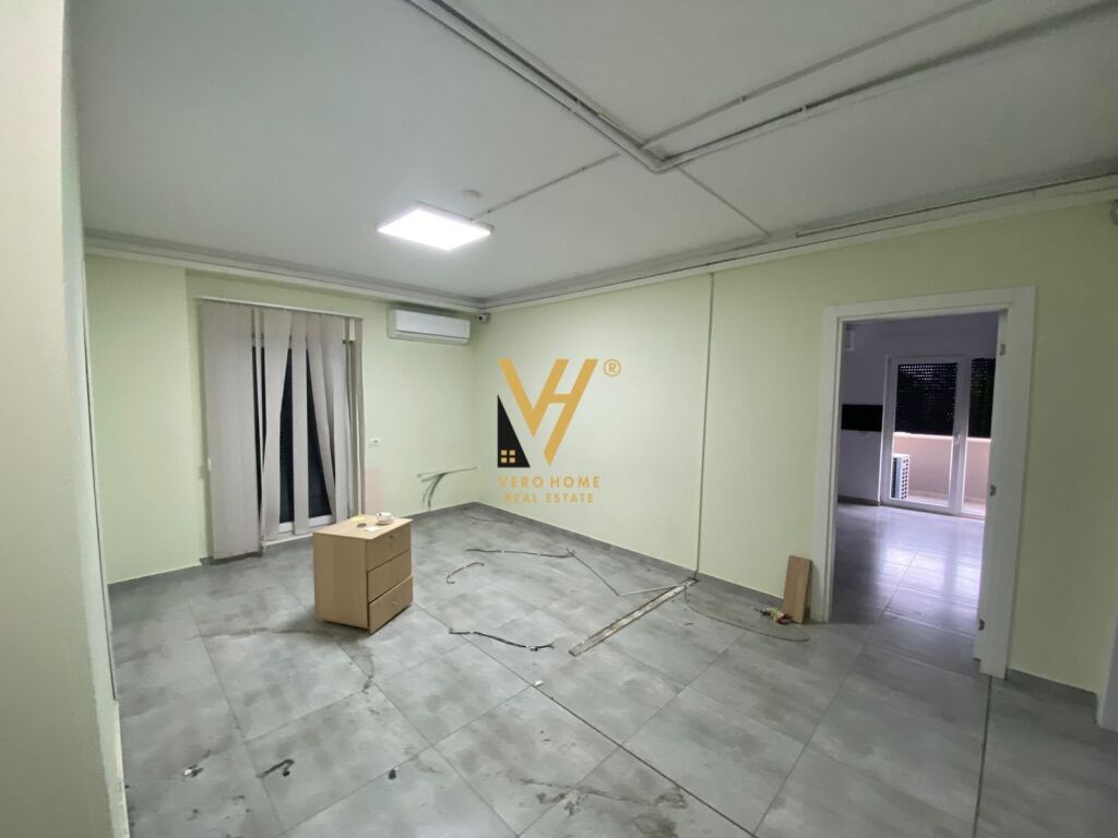 Jepet Zyre me qera te Stacioni i Trenit 750 m2 2