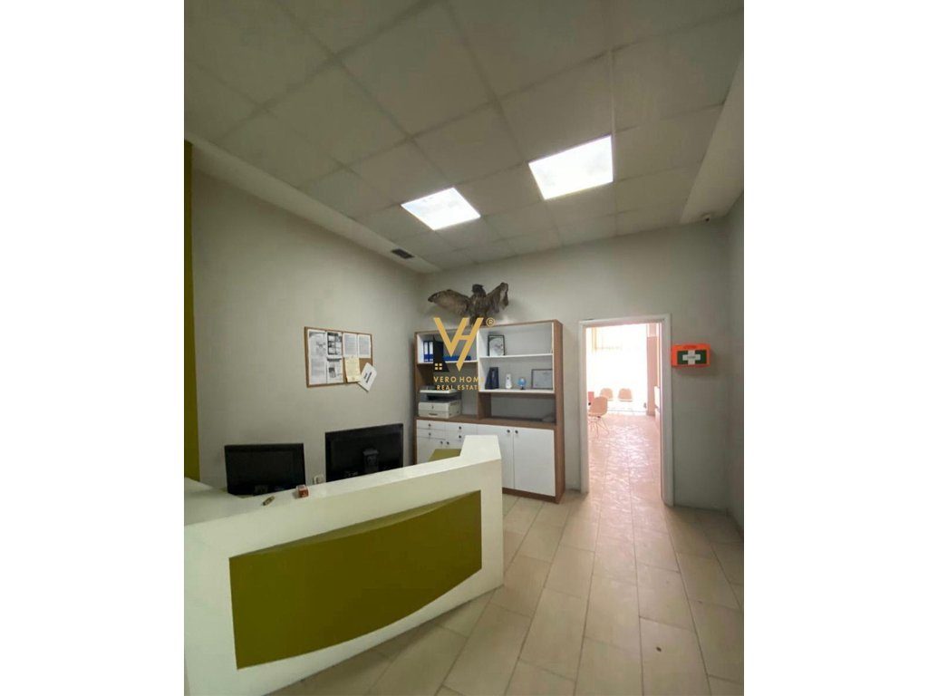 JEPET ZYRE 60 M2 ME QIRA TE RRUGA E KAVAJES 1.200 EURO