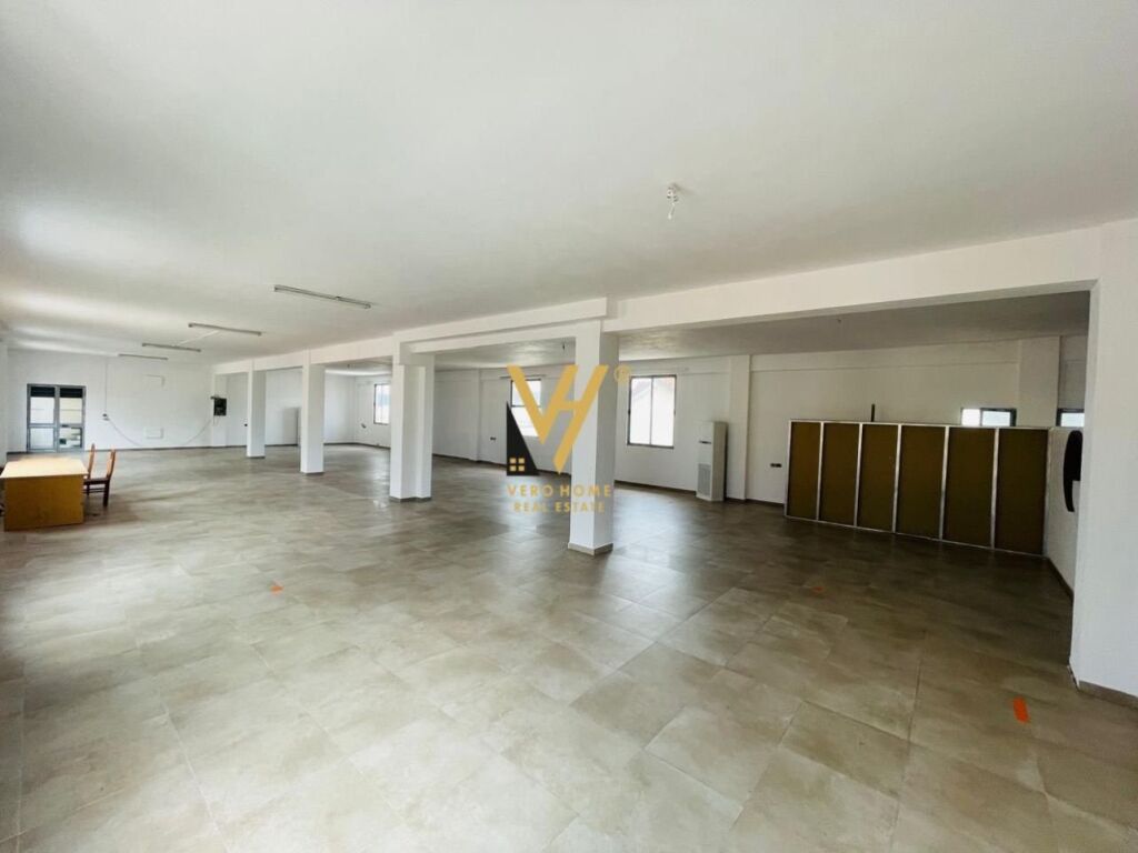 Jepet Magazine me qera te Sauku i Ri 430 m2 3