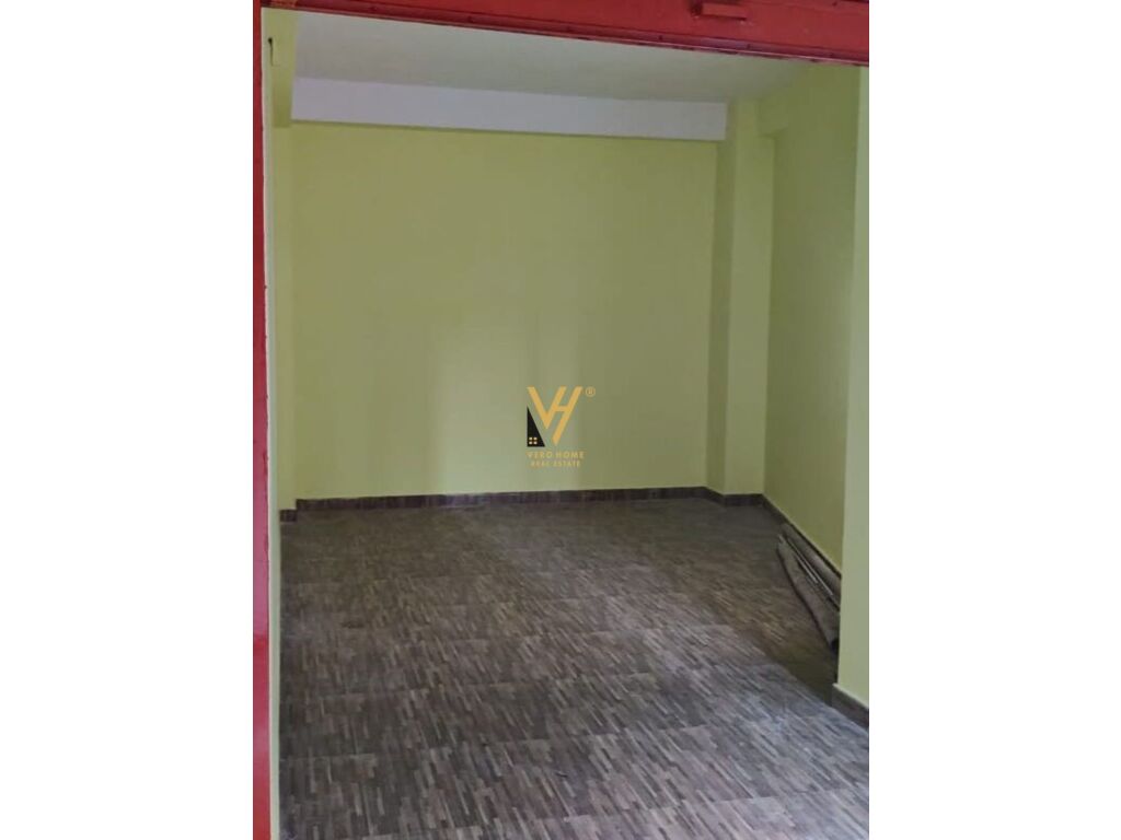 SHITET DYQAN 25 M2 PRANE KRISTAL CENTER 8.200.000 LEKE