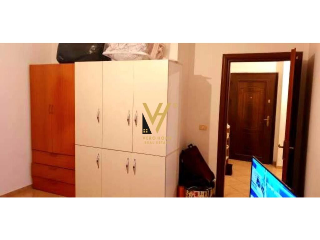 Shitet Apartament 1+1+ballkon te Rruga 5 Maji 74 m2