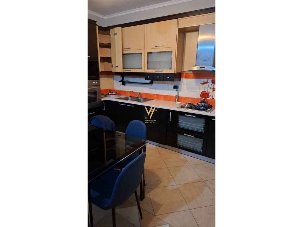 JEPET APARTAMENT 2+1+BLK ME QERA TE SIRI KODRA 700 EURO 2