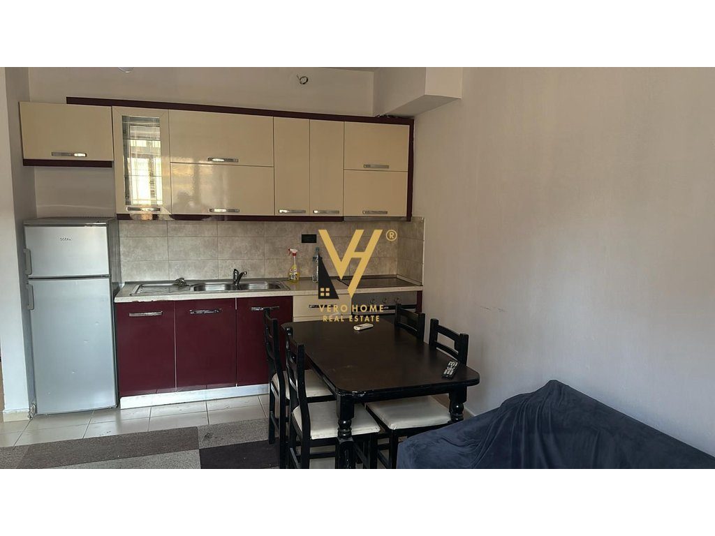 JEPET APARTAMENT 1+1 ME QERA NE QENDER 50.000 LEKE 3