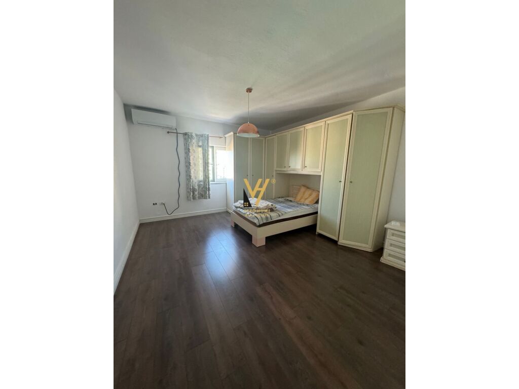 Jepet Apartament 3+1+2 me qera te Komuna e Parisit 168 m2 4