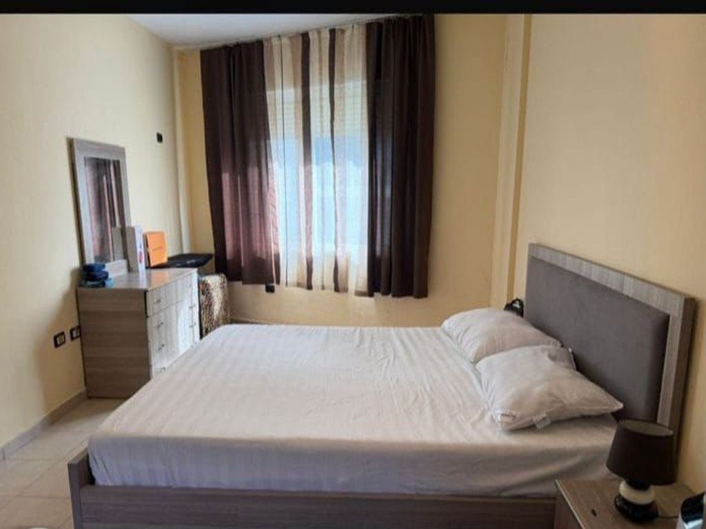 JEPET APARTAMENT 2+1+2+BLK ME QERA TE LIQENI I THATE 55.000 LEKE 3