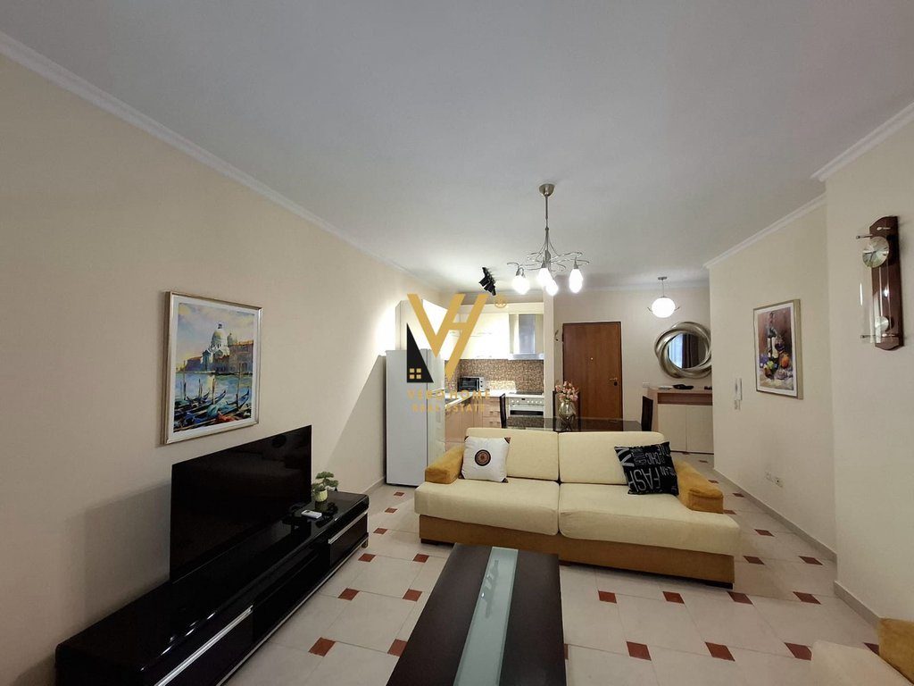 JEPET APARTAMENT 1+1 ME QIRA TE KOPSHTI ZOOLOGJIK 63.000 LEKE