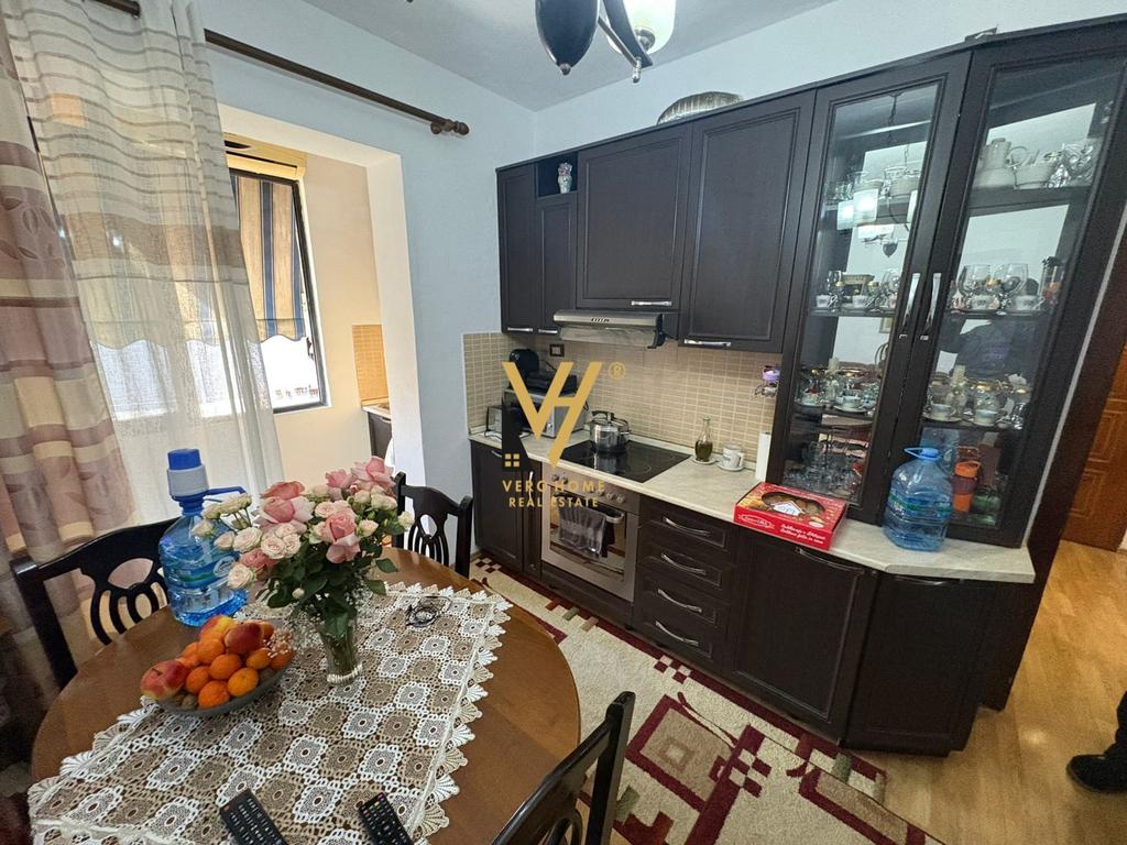 SHITET APARTAMENT 3+1 TE RRUGA BARDHYL 160.000 EURO 2