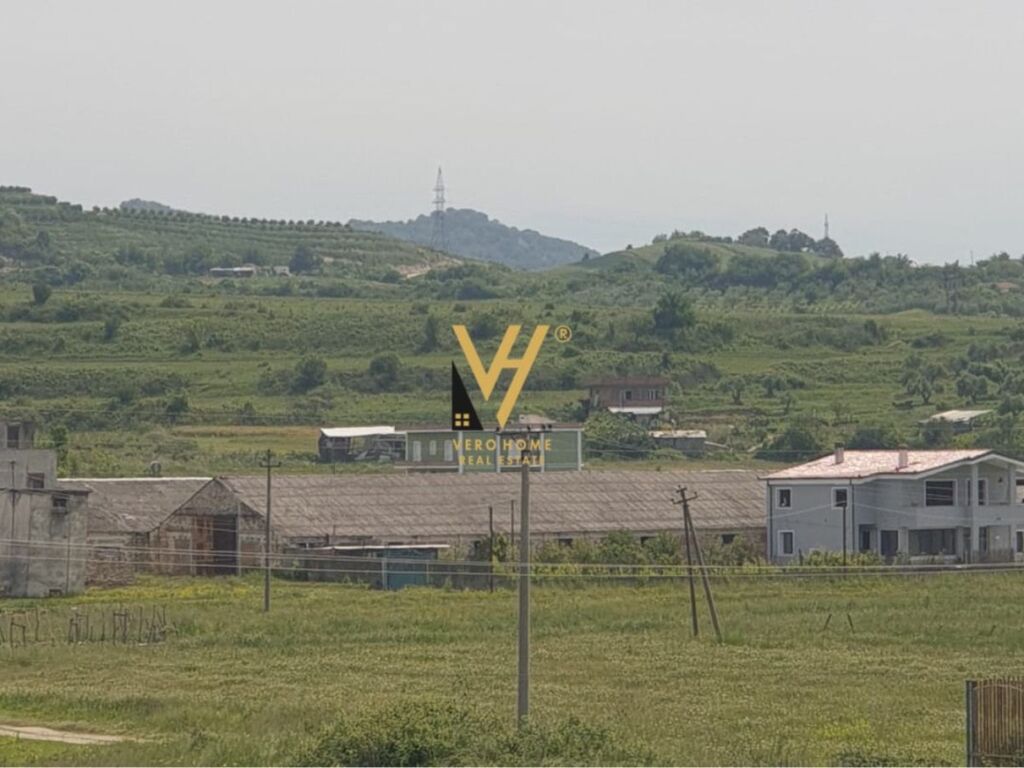 Shitet Magazine dhe Truall pran Autostrades Kavaje-Durres 800 m2