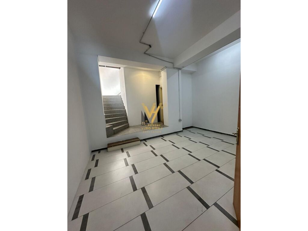 JEPET AMBIENT BIZNESI 330 M2 ME QERA NE ASTIR 1.300 EURO 3