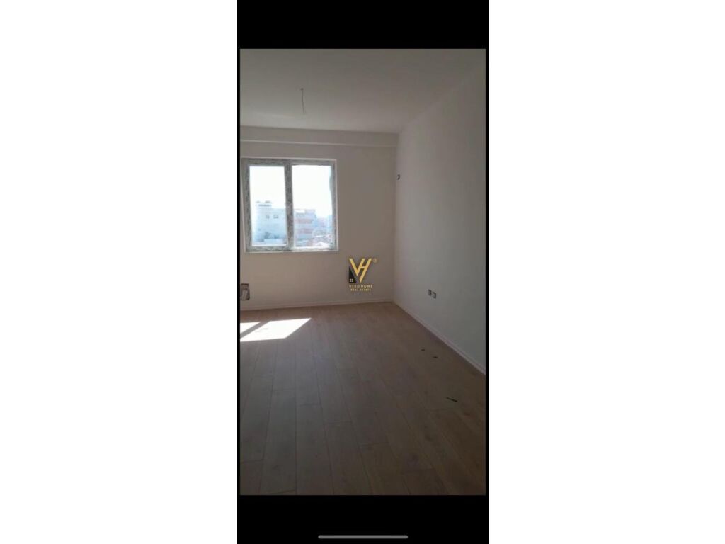 Shitet apartament 2+1 te Rruga 3 Deshmoret 95 m2