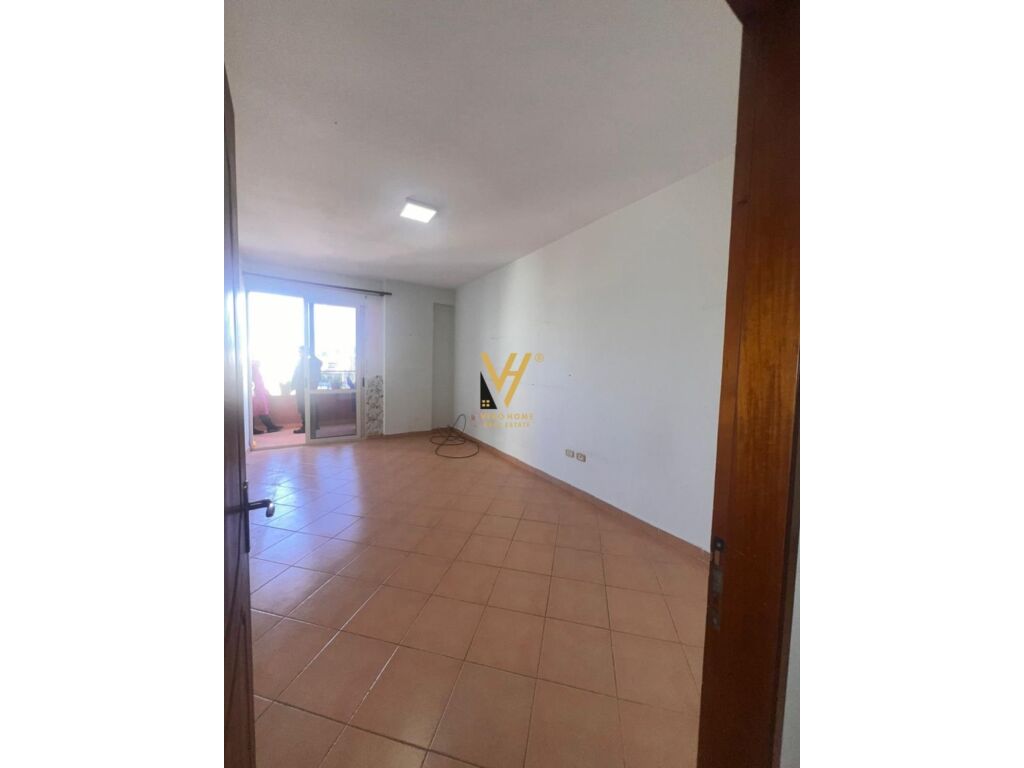 Shitet Apartament 2+1+ballkon te Komuna e Parisit 94 m2 4