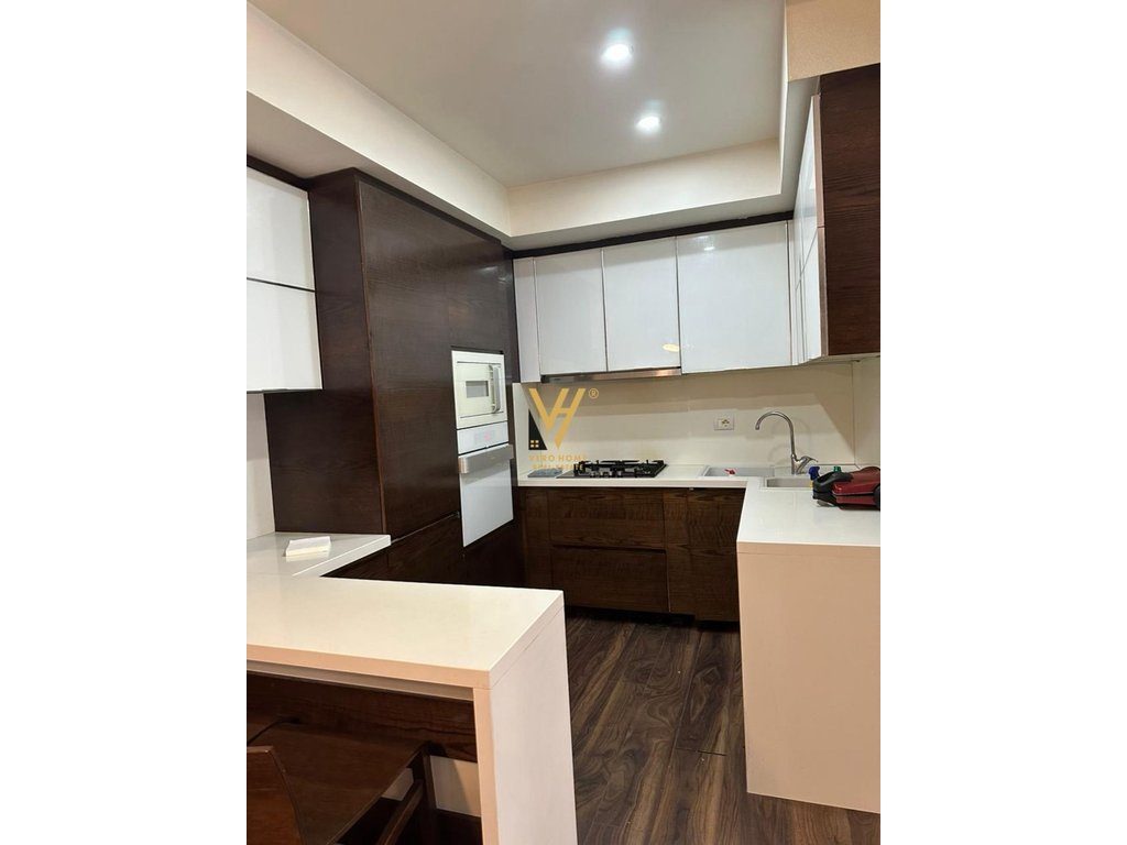 JEPET APARTAMENT 3+1+BLK ME QERA TE KOM.KONTAKT, ISH PARKU 95.000 LEKE 3