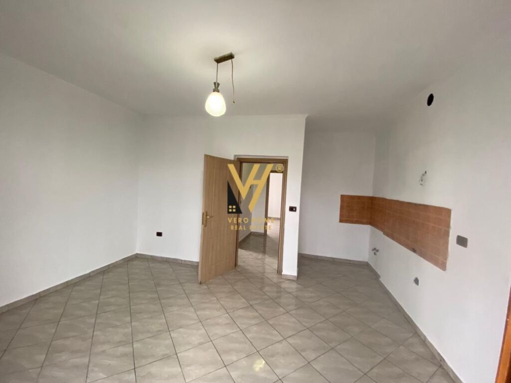 Shitet Apartament 1+1+ballkon te Rruga Bardhyl 50 m2