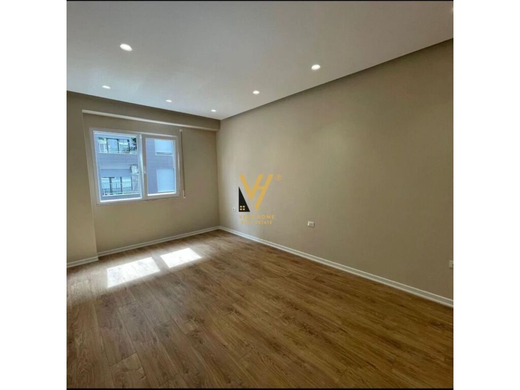 Jepet zyre me qera te Rruga e Dibres 104 m2 4