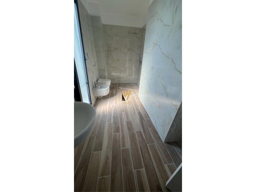 Jepet Apartament 2+1+ballkon me qera te Kompleksi Zirkon 80 m2