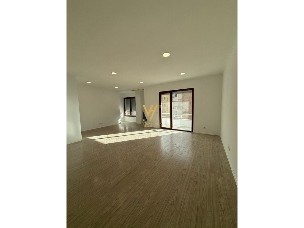 JEPET ZYRE 180 M2 QERA TE DELIJORGJI 250.000 LEKE
