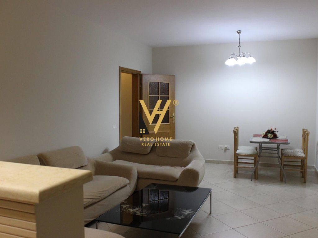 JEPET APARTAMENT 2+1+BLK ME QERA TE SHESHI WILLSON 700 EURO 2