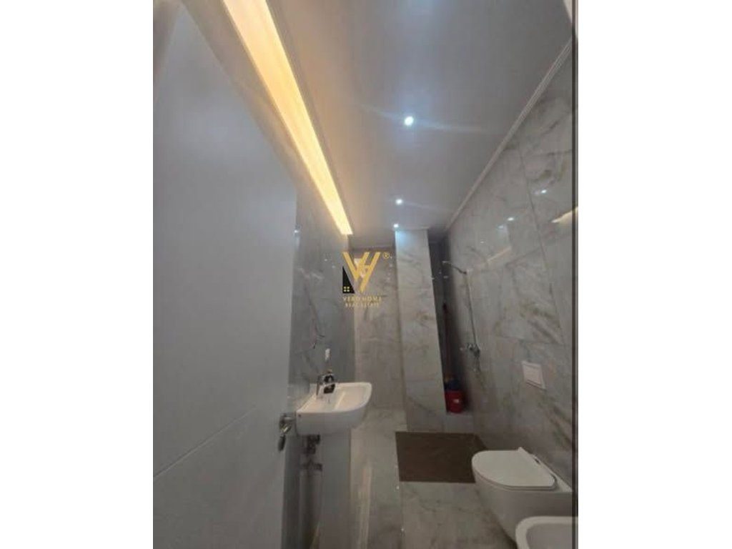 JEPET ZYRE 67 M2 ME QIRA TE KOMUNA E PARISIT 700 EURO 3