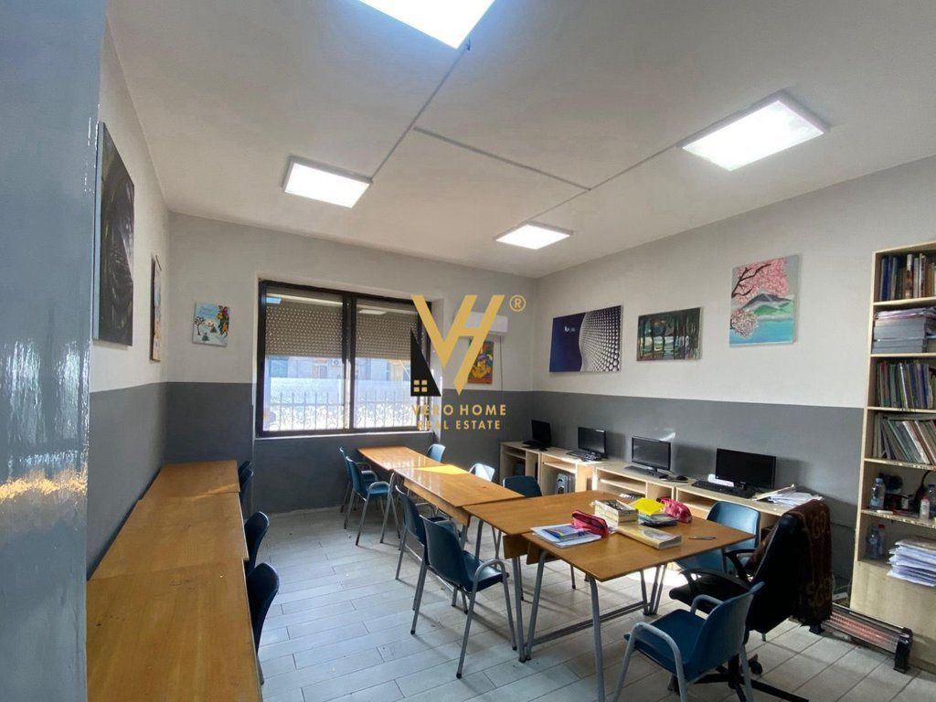 JEPET ZYRE 100 M2 ME QIRA TE RR.SAMI FRASHERI, BLLOK 780 EURO