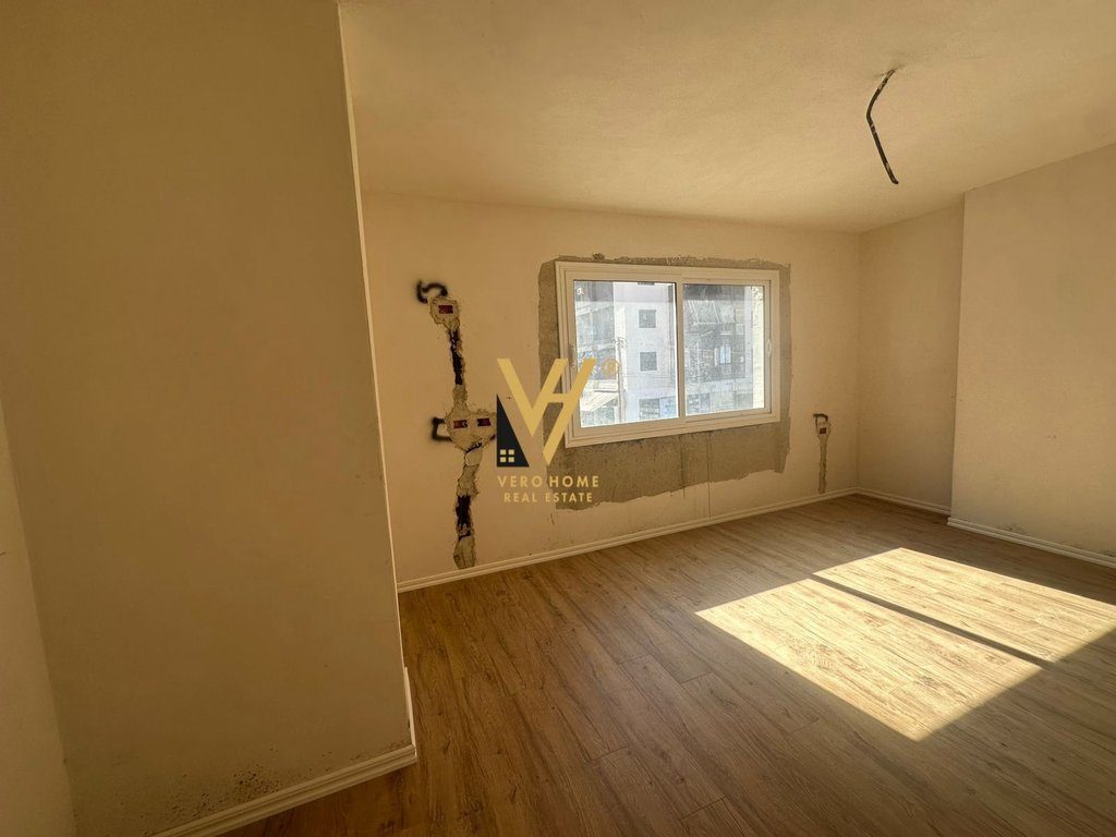 JEPET AMBIENT BIZNESI 260 M2 ME QERA NE YZBERISHT 1.500 EURO 3