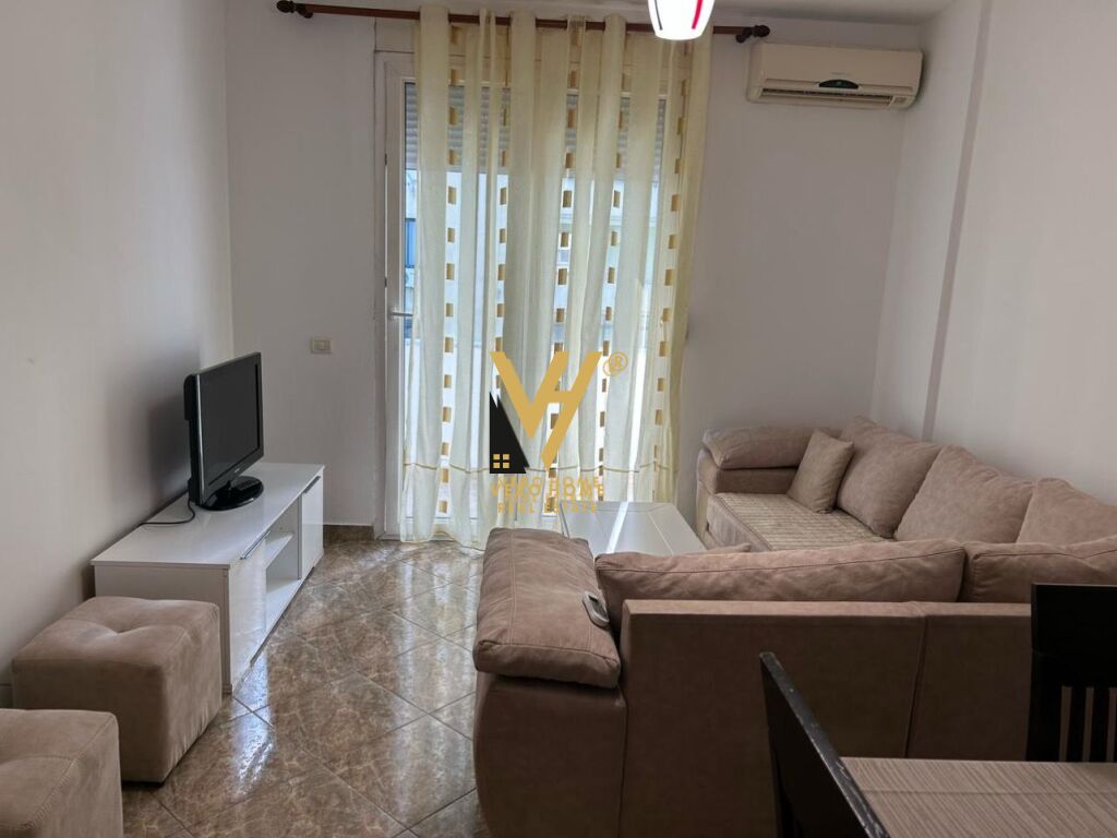JEPET APARTAMENT 1+1 ME QERA TE ISH EKSPOZITA 55.000 LEKE