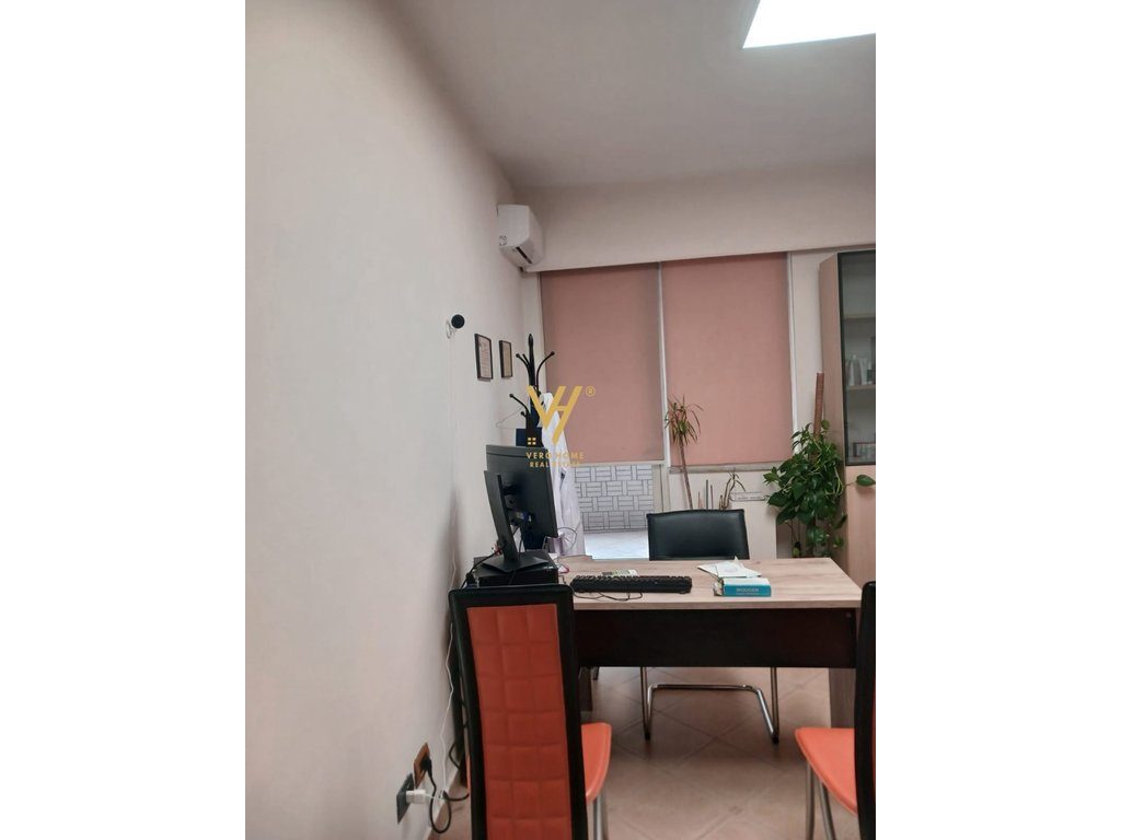 JEPET ZYRE 75 M2 ME QERA NE MYSLYM SHYR 600 EURO 3