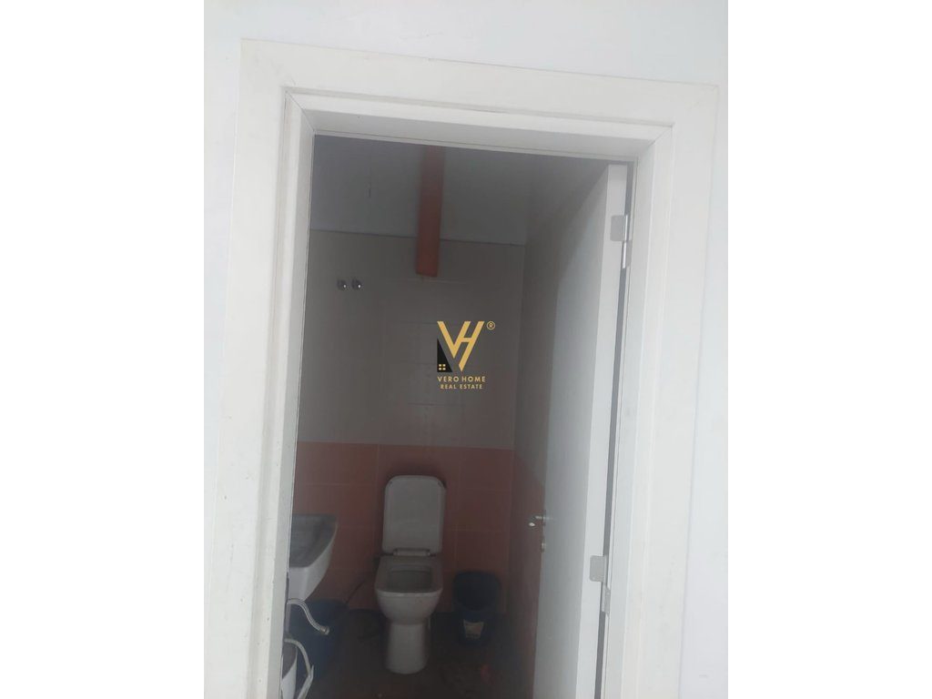 JEPET ZYRE 105 M2 ME QERA TE KOMUNA E PARISIT 1.000 EURO 4