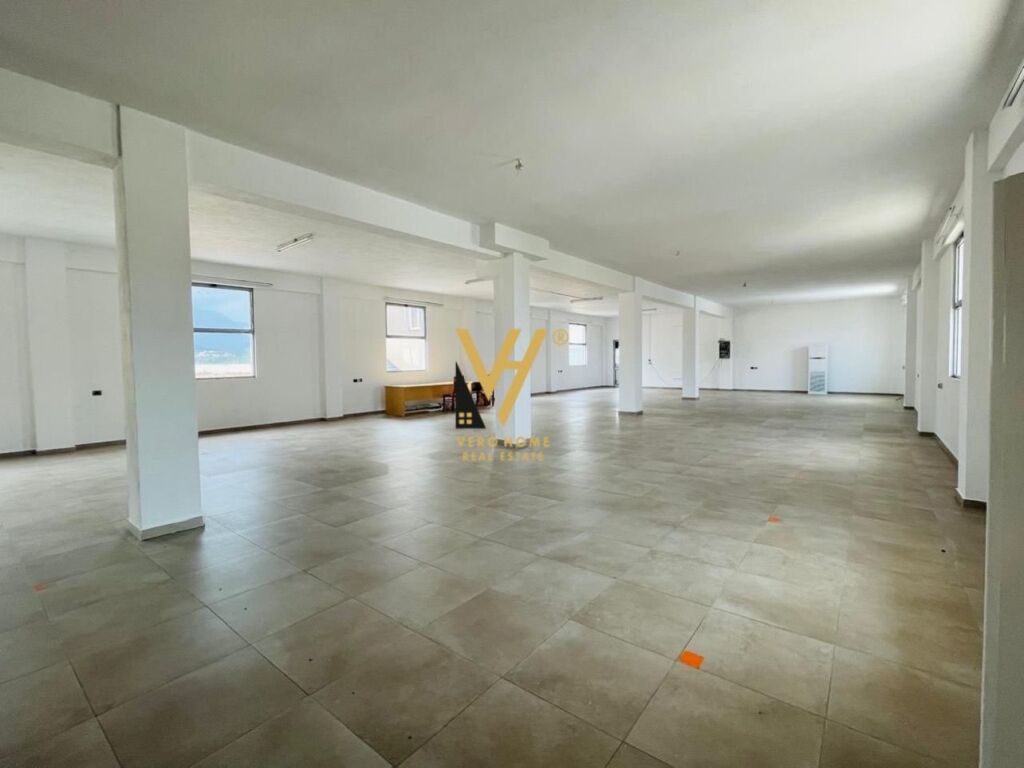 Jepet Magazine me qera te Sauku i Ri 430 m2 2