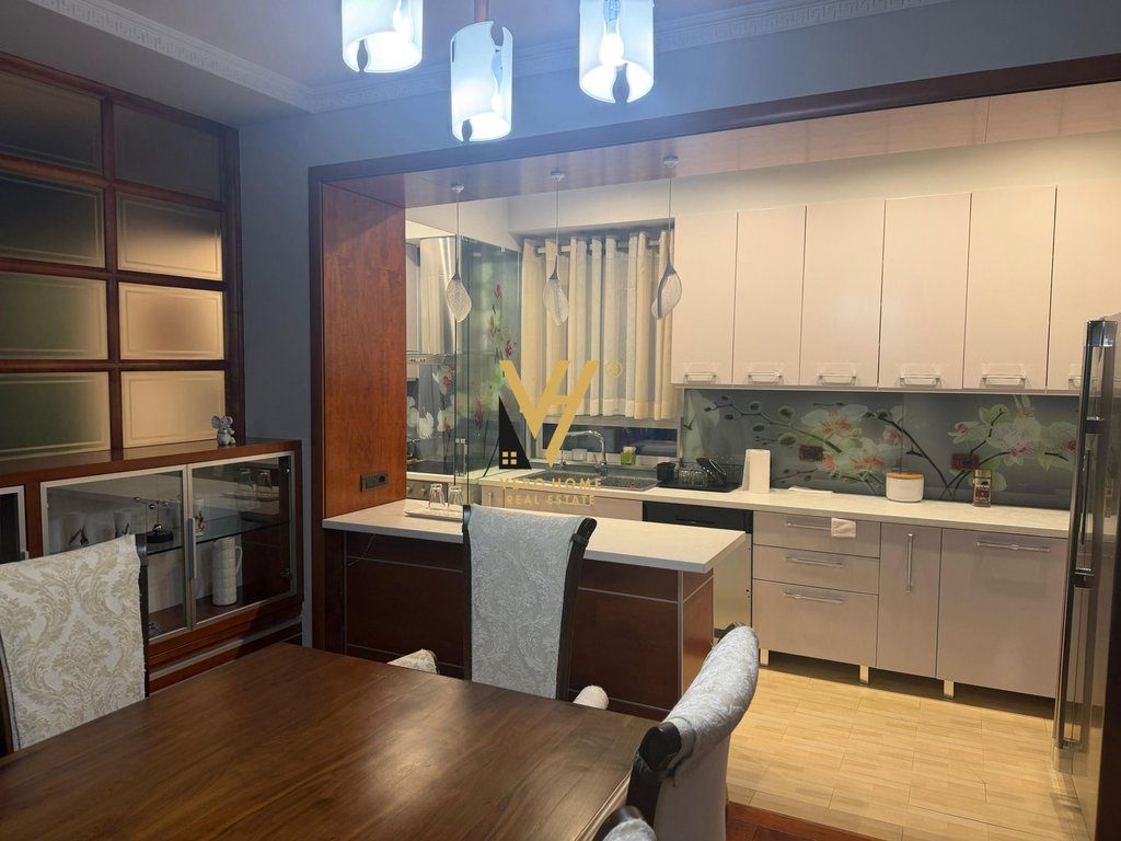 JEPET APARTAMENT 3+1+2 ME QERA TE PICERI ERA, BLLOKU 2.000 EURO 2