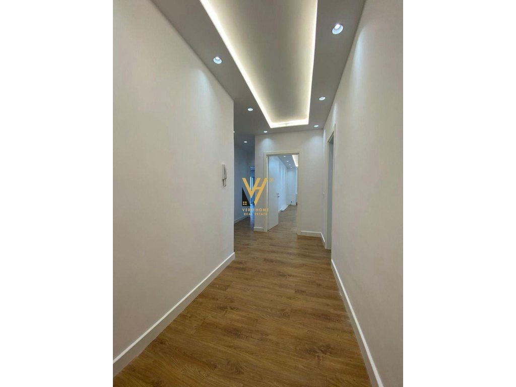 JEPET ZYRE 130 M2 ME QERA NE BLLOK 2.000 EURO 2