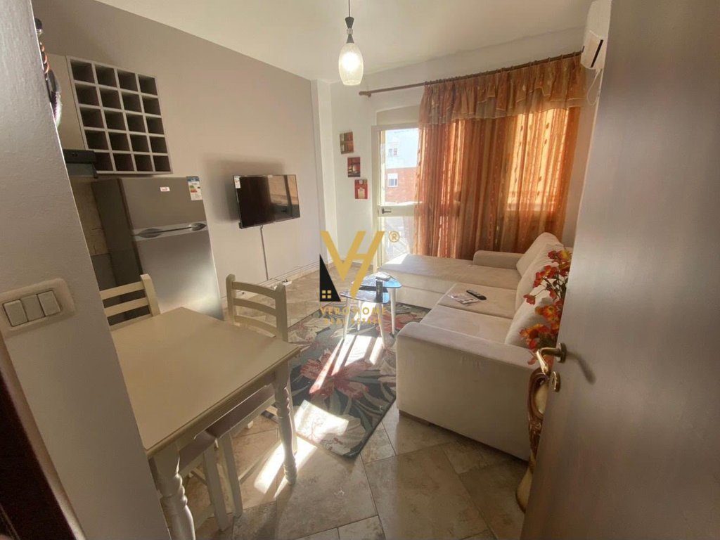 JEPET APARTAMENT 1+1 ME QIRA TE KRISTAL CENTER 58.000 LEKE