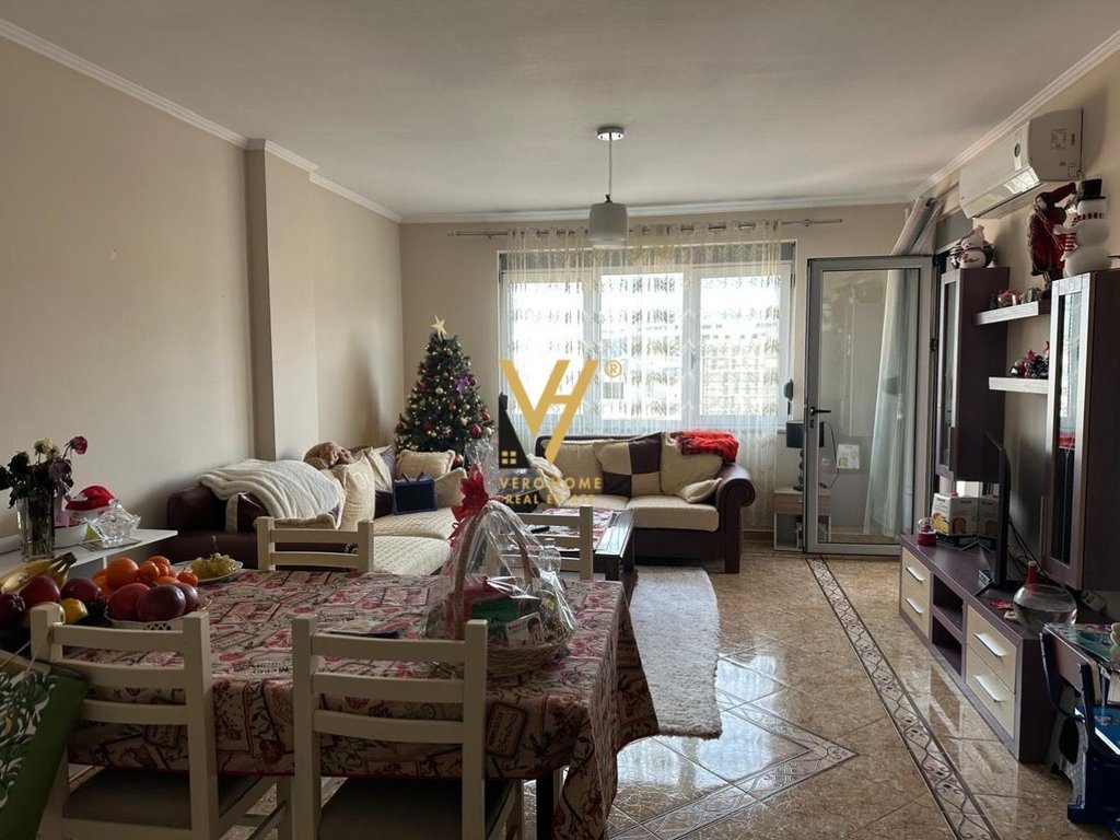 JEPET APARTAMENT 2+1+BLK ME QERA TE LIQENI THATE 60.000 LEKE