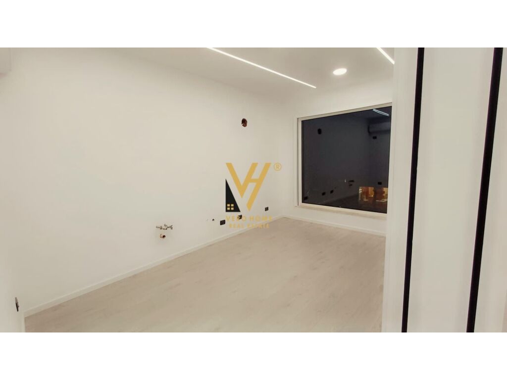 Jepet Ambient Komercial me qera prane Shkolles se Baletit 90 m2 3
