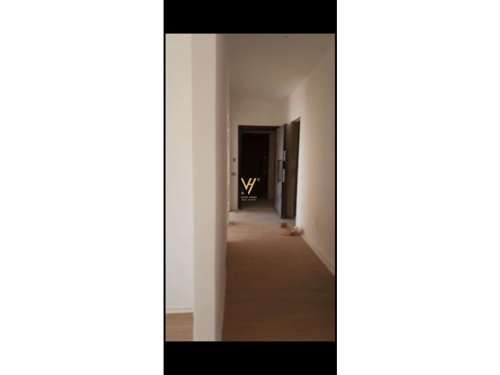 Shitet apartament 2+1 te Rruga 3 Deshmoret 95 m2 2
