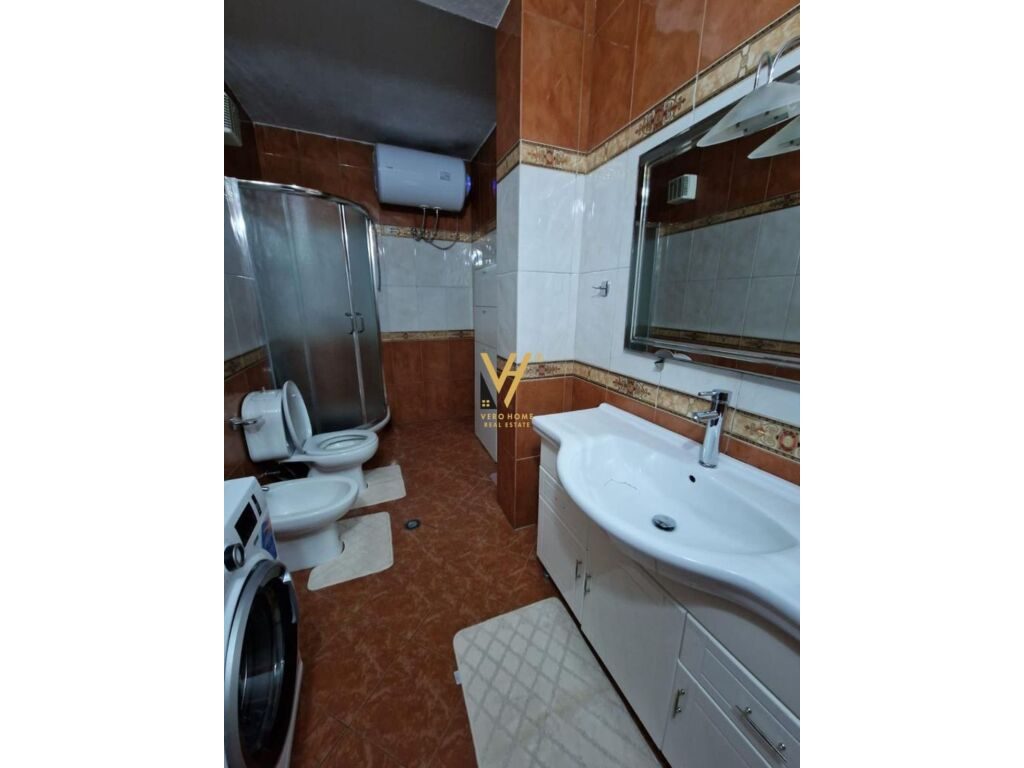 Jepet Apartament 1+1+ballkon me qera te Blloku 72 m2 2