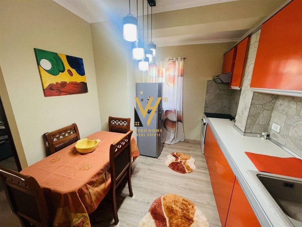 JEPET APARTAMENT 2+1 ME QERA TE STADIUMI DINAMO 650 EURO 2