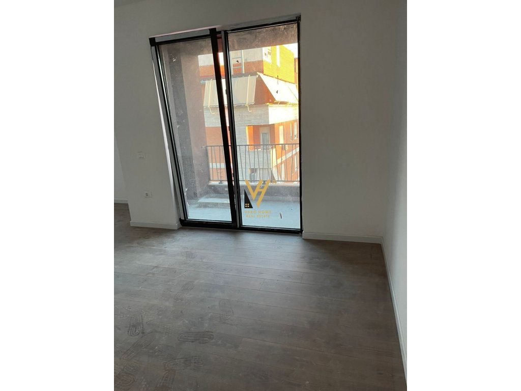 JEPET ZYRE 90 M2 ME QIRA TE MYSLYM SHYRI 800 EURO 4
