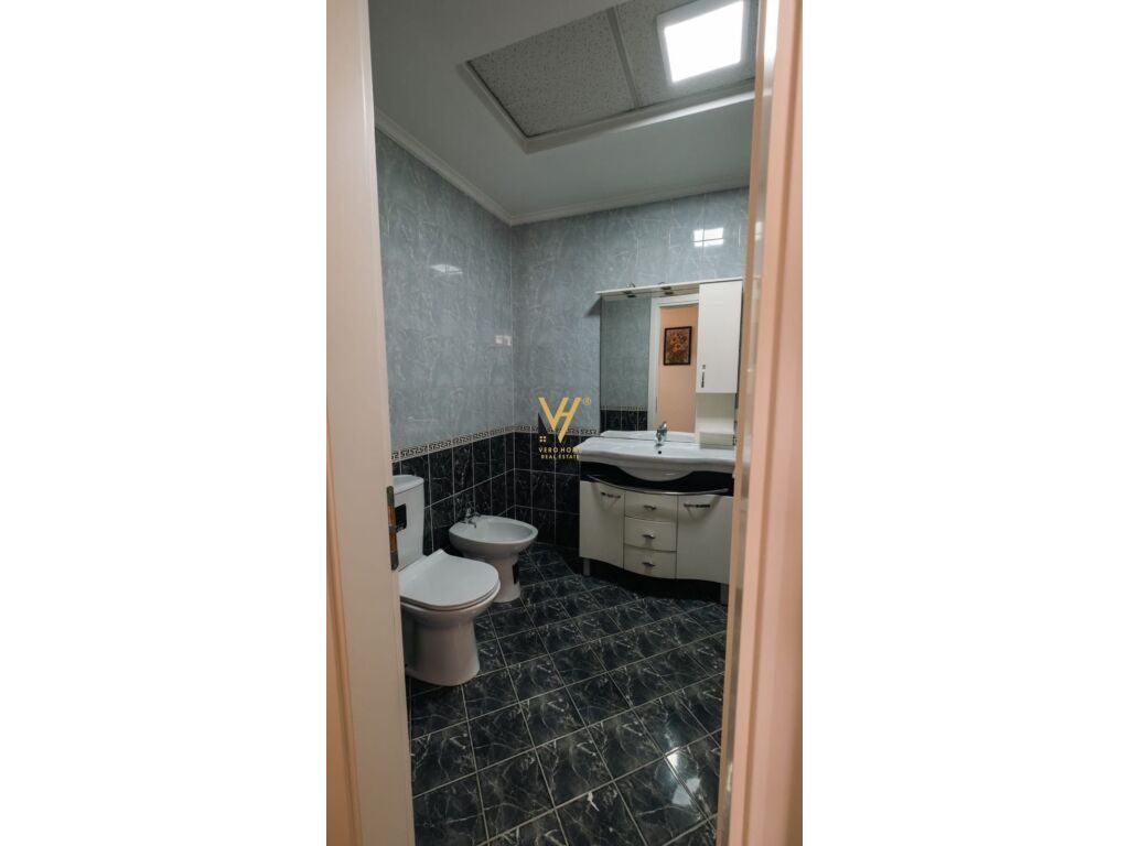 Jepet Apartament 2+1+2 me qera te Qendra Kristal 110 m2 3