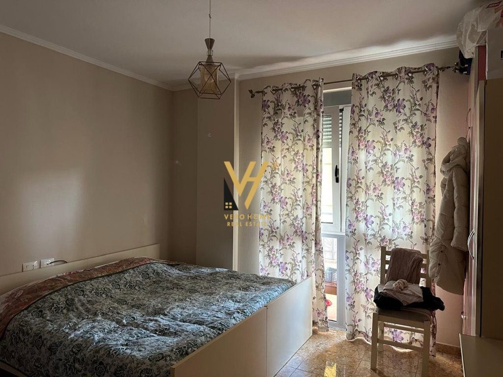 JEPET APARTAMENT 2+1+BLK ME QERA TE LIQENI THATE 60.000 LEKE 4