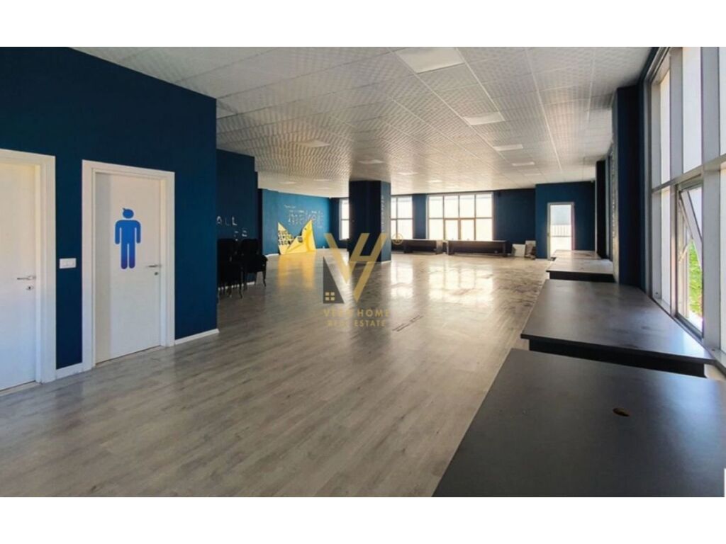 Jepet ambjent biznesi me qera te Rruga Bardhyl 240 m2 3