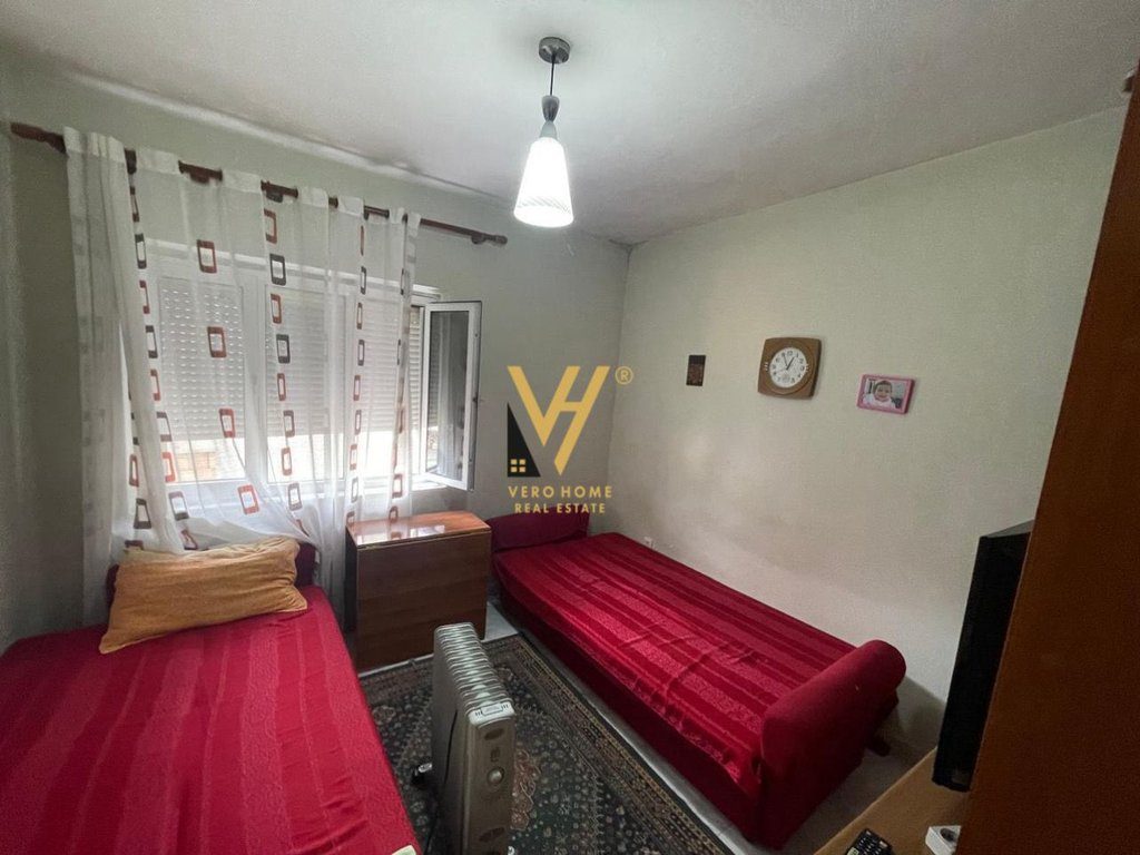 JEPET APARTAMENT 3+1 ME QIRA TE RRUGA FORTUZI 50.000 LEKE 3
