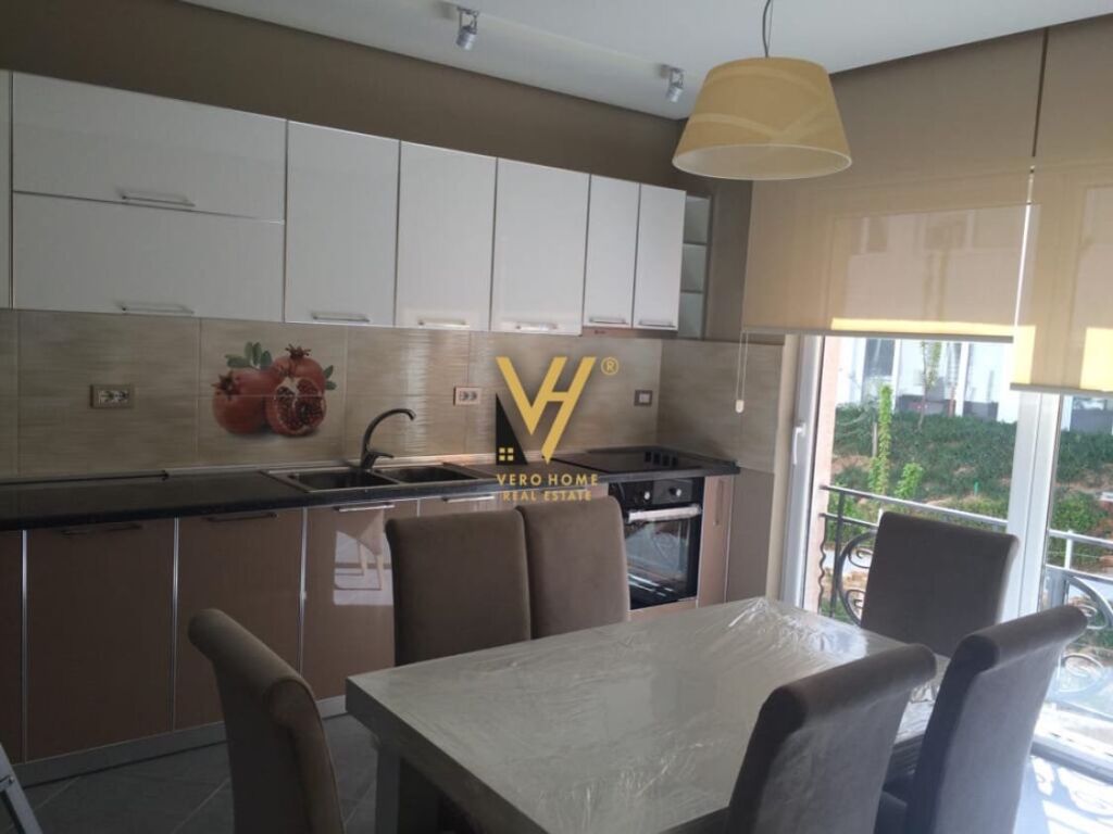 Jepet Apartament 3+1+2 me qera te Kodra e Diellit 160 m2