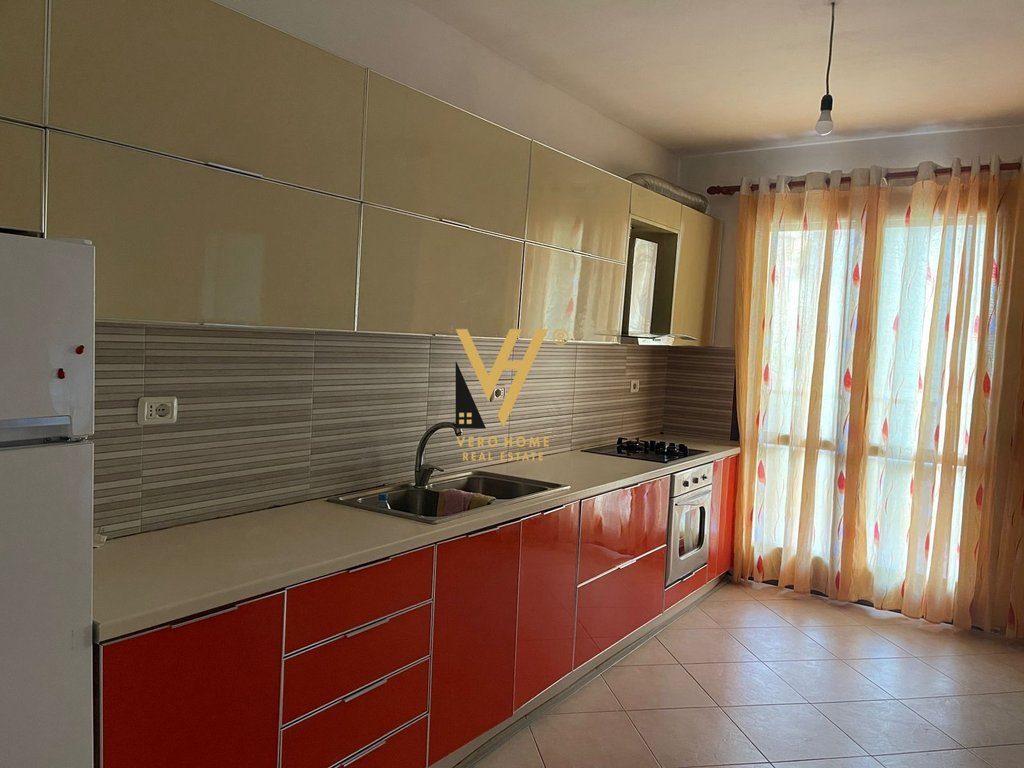 JEPET APARTAMENT 2+1 ME QIRA TE KOPSHTI BOTANIK 45.000 LEKE 2