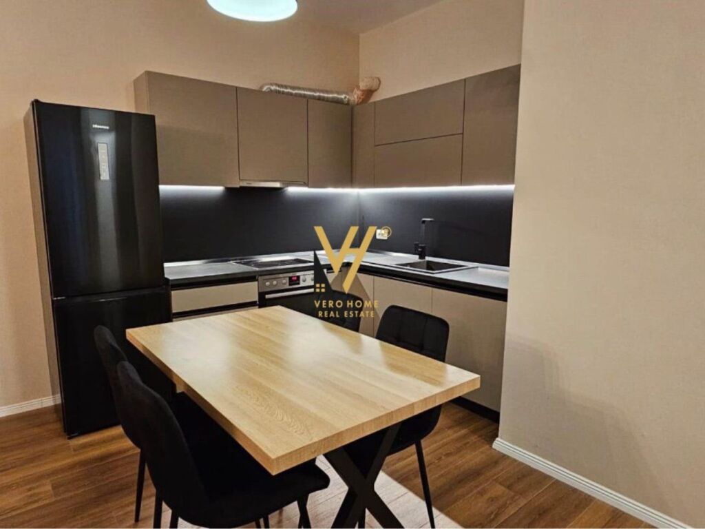 Jepet Apartament 2+1+2+ballkon me qera te Rruga 5 Maji 100 m2 2
